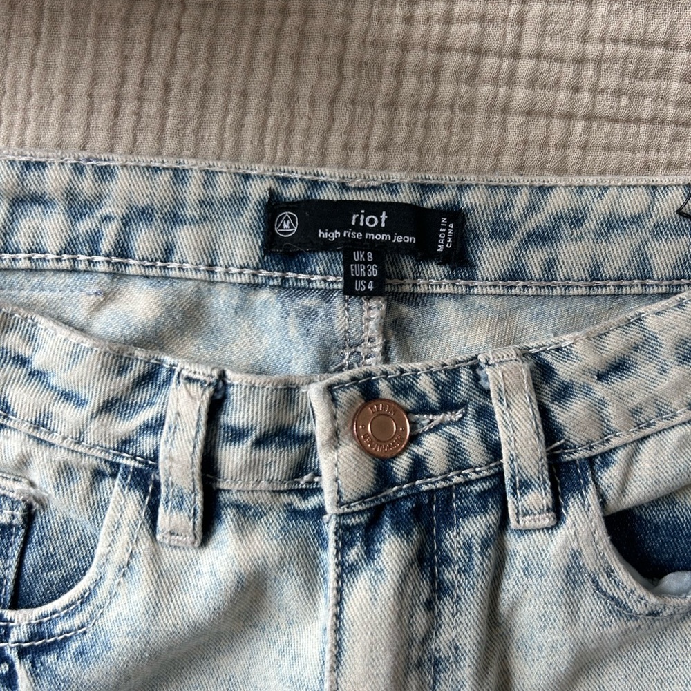 Stylish Light Blue Distressed High Waisted Women Jeans - Picture 3 of 3